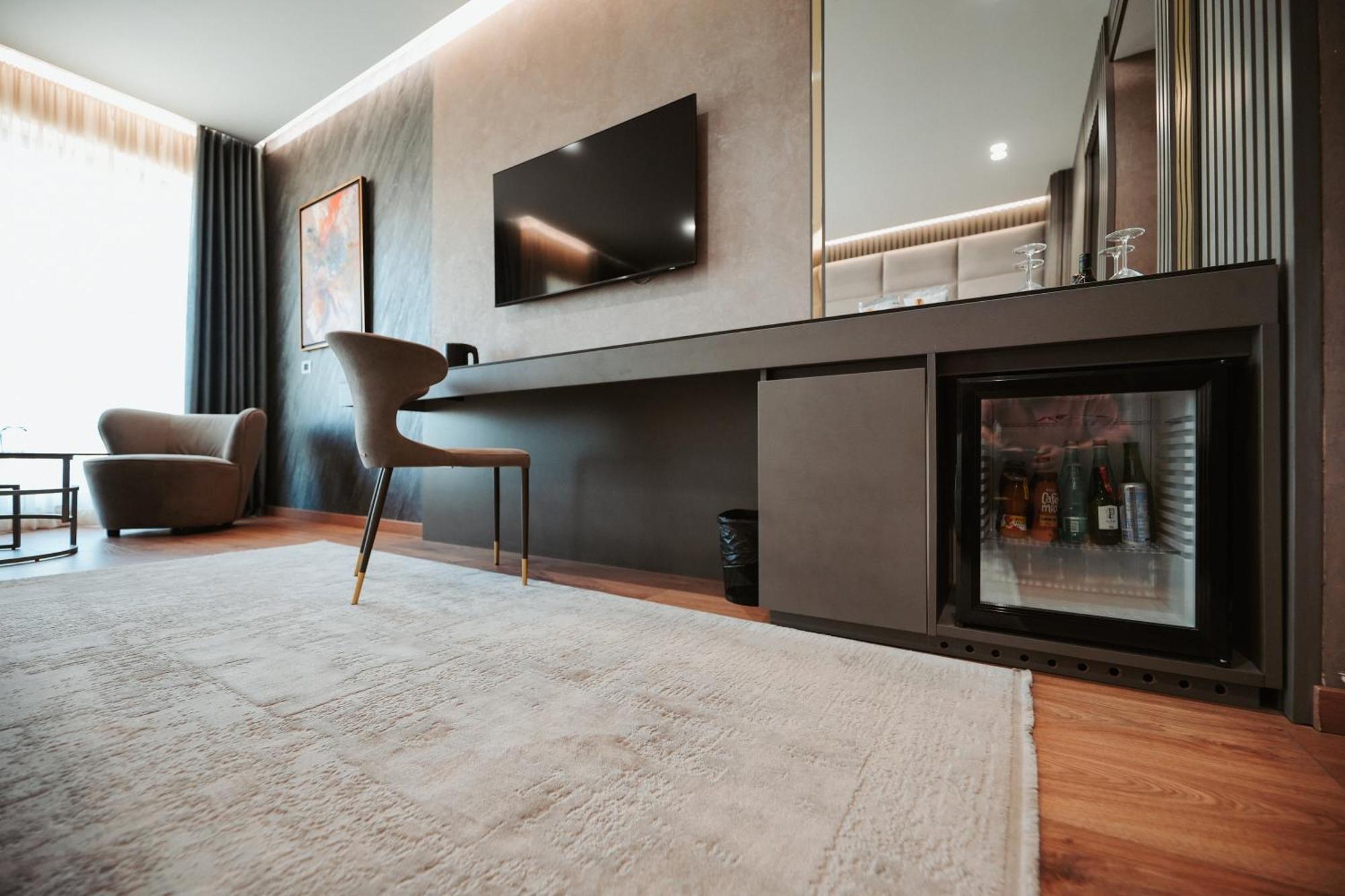 Marinaj Hotel & Spa Тирана Экстерьер фото